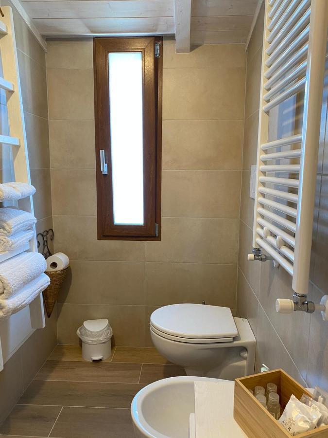 콘베르사노 Racconti Di Pietra B&B 외부 사진